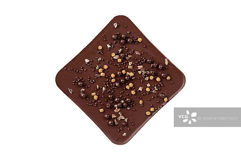 苦巧克力棒与巧克力滴孤立的白色背景图片素材