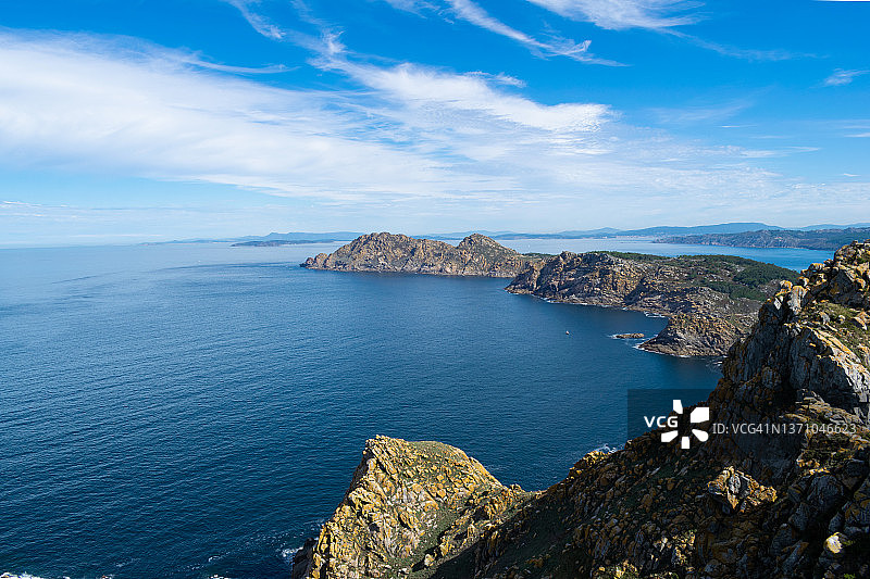 西班牙加利西亚的Cies群岛自然公园鸟瞰图图片素材