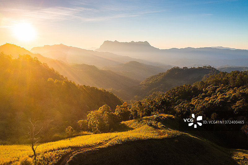 鸟瞰图Doi銮Chiang Dao山在早上图片素材