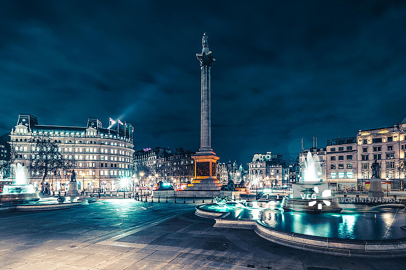 伦敦的特拉法加广场之夜图片素材