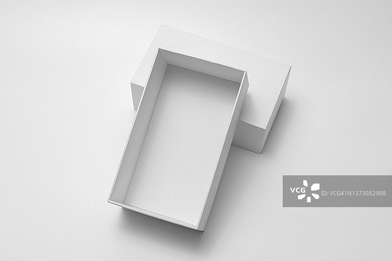 空白的开口矩形盒子，背景上有独立的盒盖图片素材
