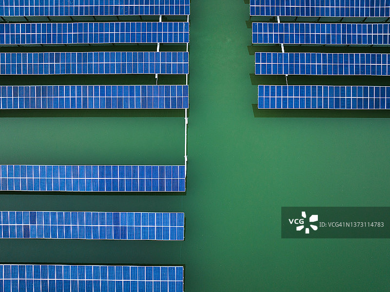 太阳能发电厂鸟瞰图图片素材