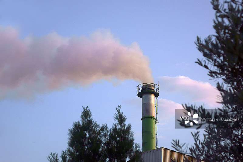 关闭工厂烟囱和空气污染概念图片素材