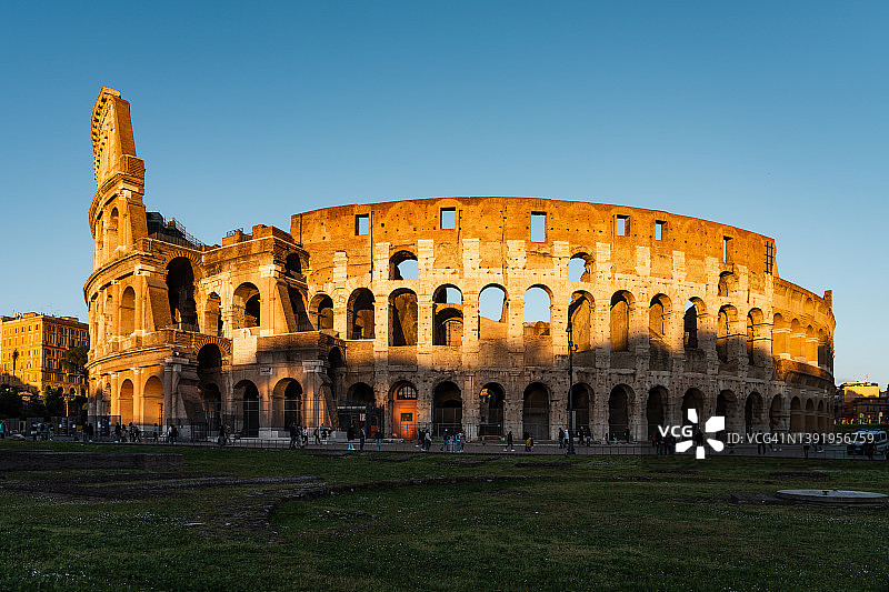 意大利，罗马，日落时的竞技场图片素材