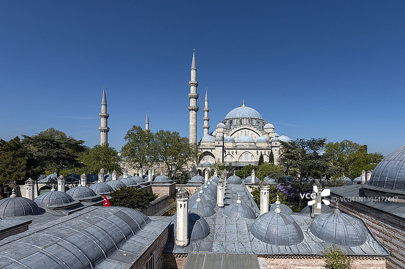 土耳其伊斯坦布尔法提赫区的苏莱曼尼耶清真寺图片素材