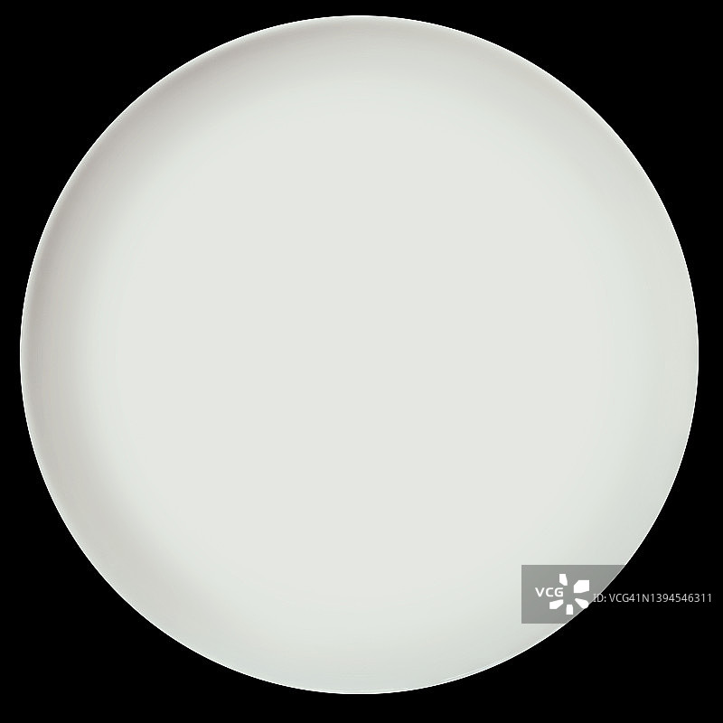 黑色背景上孤立的白色圆形陶瓷盘图片素材