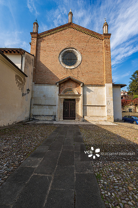 位于意大利伦巴第市中心布雷西亚的基督圣体教堂图片素材