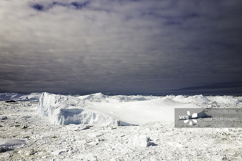 格陵兰岛冰山的鸟瞰图图片素材