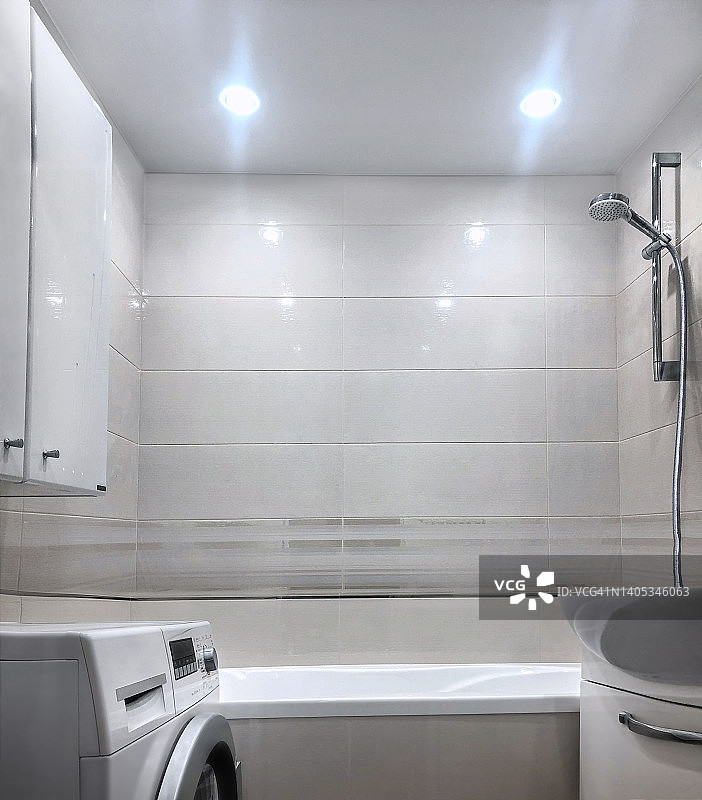 浴室内部采用白色设计图片素材