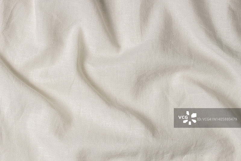 白色褶皱亚麻织物纹理背景。天然亚麻有机生态纺织品帆布背景。俯视图图片素材