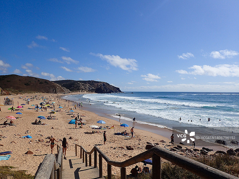 夏季。葡萄牙阿尔加维的Praia do Amado海滩图片素材