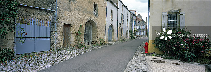 中世纪的法国村庄Vezelay图片素材