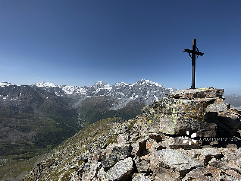 南蒂罗尔奥特勒阿尔卑斯山的峰顶交叉图片素材