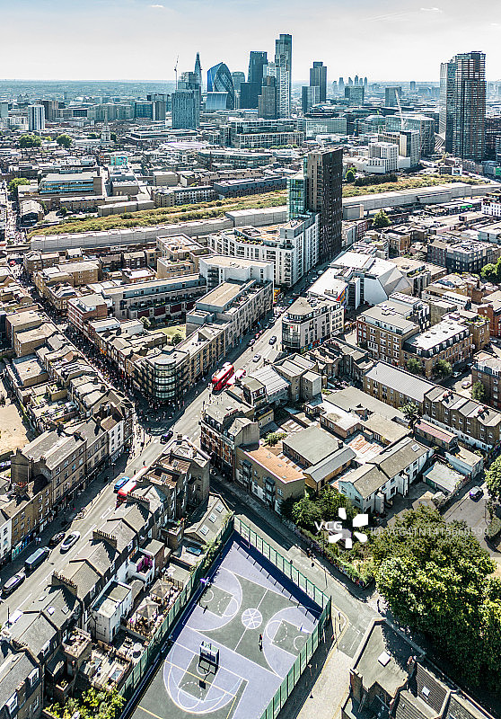 伦敦——布里克巷，从无人机视角拍摄的伦敦东部著名的街道图片素材