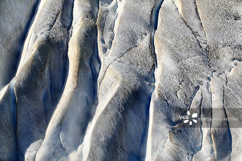 冰川上的鲱鱼骨裂缝图片素材