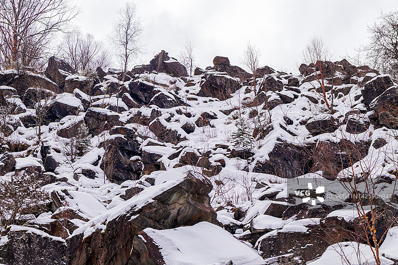 雪景覆盖了落基山脉。图片素材