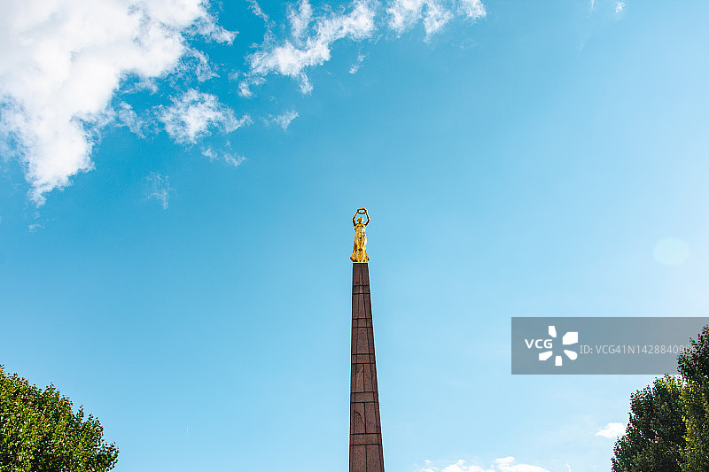 卢森堡市的纪念纪念碑——金色女士图片素材