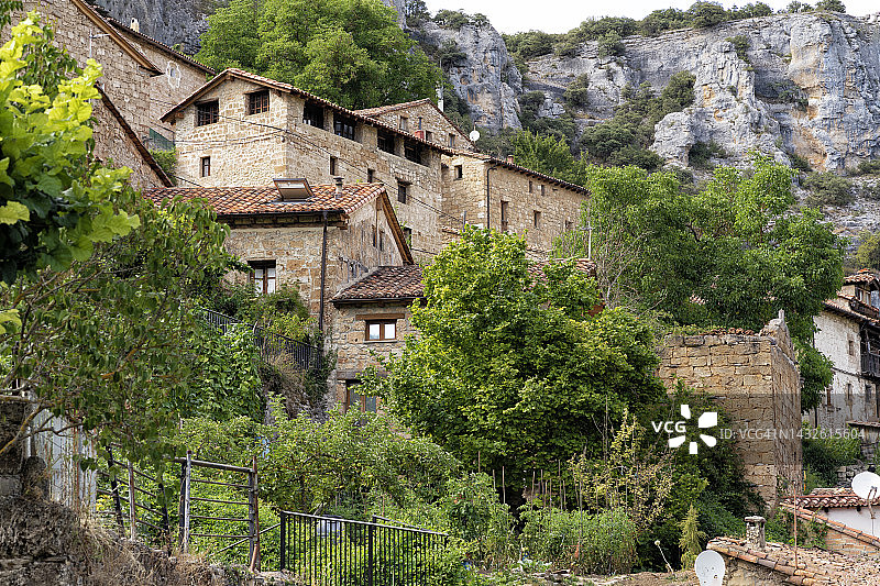 Orbaneja del Castillo，美丽的村庄，布尔戈斯，卡斯蒂利亚莱昂，西班牙。图片素材