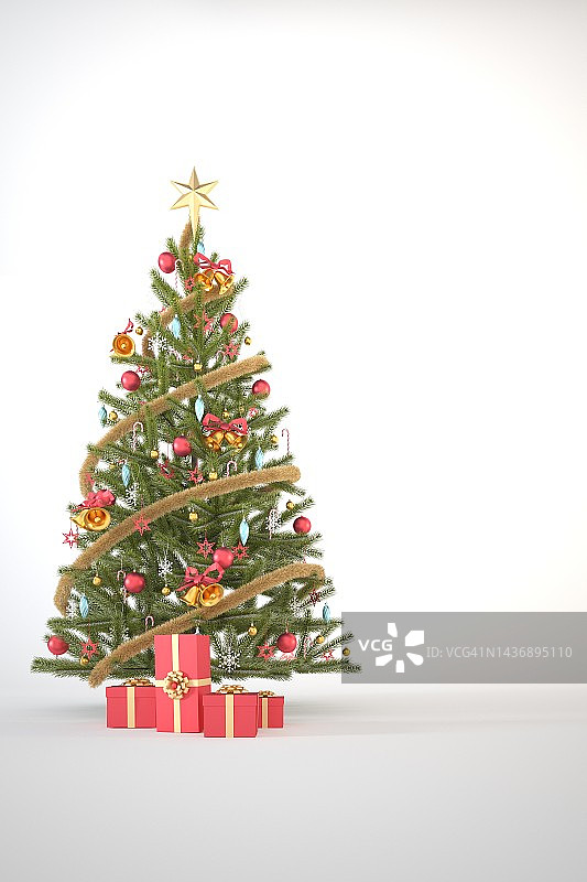 圣诞树与红色和金色的饰品和红色礼品盒在白色垂直背景与复制空间3d渲染。图片素材