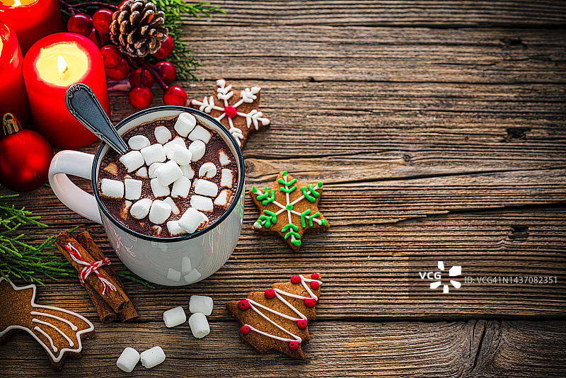 圣诞热巧克力配棉花糖和饼干图片素材