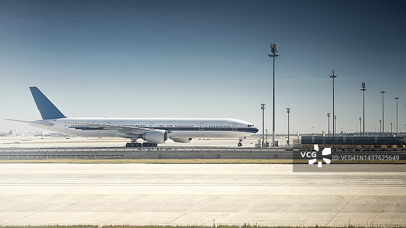 交通广告背景-停机坪上的飞机图片素材