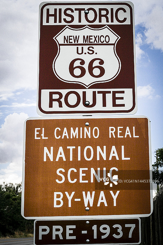 美国，新墨西哥，阿尔布开克，复古66号公路标志图片素材