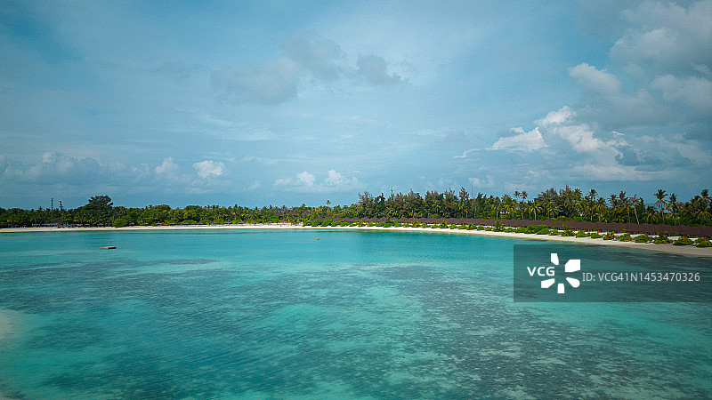 马尔代夫酒店泻湖和热带岛屿度假海滩图片素材
