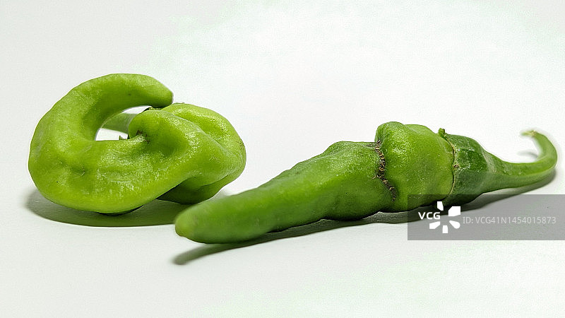 奇形怪状的绿辣椒孤立的风景图片图片素材