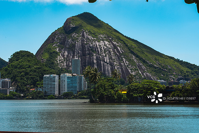 里约热内卢里约热内卢拉果阿-罗德里戈-德弗雷塔斯山脉的景色图片素材