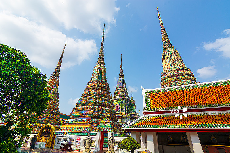 卧佛寺位于泰国曼谷。黎明卧佛寺泰国曼谷的地标图片素材