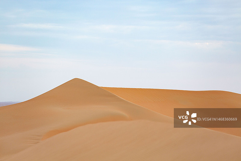 饱满的画幅质感，沙漠橘色沙带线条波纹图片素材