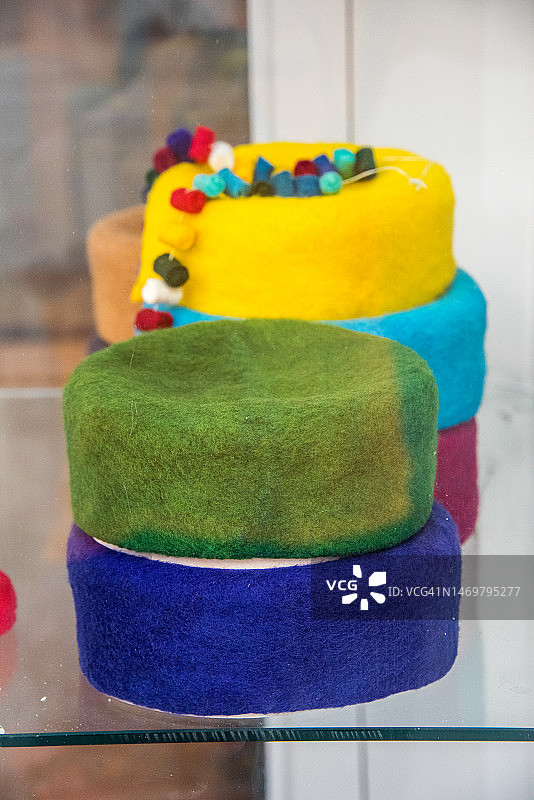 色彩鲜艳的突尼斯毡帽图片素材
