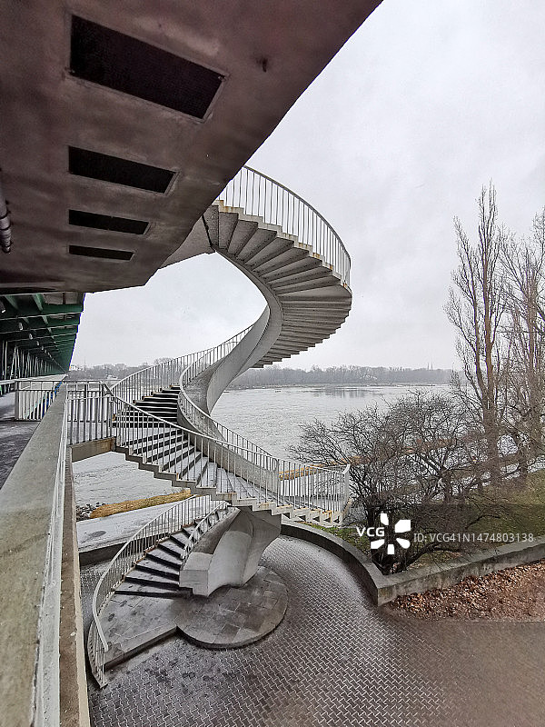 格丹斯基桥，扭曲的楼梯图片素材