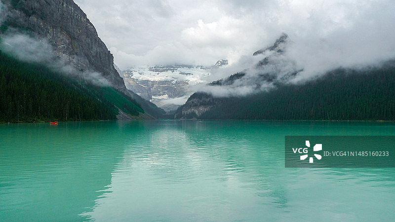 加拿大，天山相映的湖景图片素材
