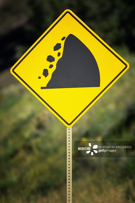Roadside traffic warning sign 'Land Slide', Canada.图片素材