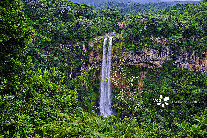 毛里求斯，Chamarel, 100米高的Chamarel瀑布图片素材