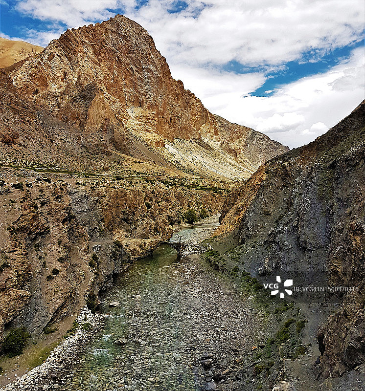 尼泊尔，落基山脉映衬天空的美景图片素材