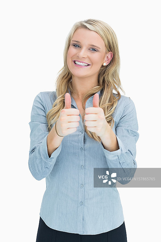 微笑的女人竖起大拇指图片素材