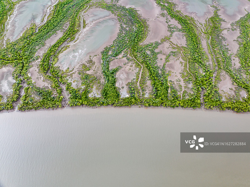 从无人机视角拍摄的国王河边缘，温德姆，西澳大利亚，澳大利亚图片素材