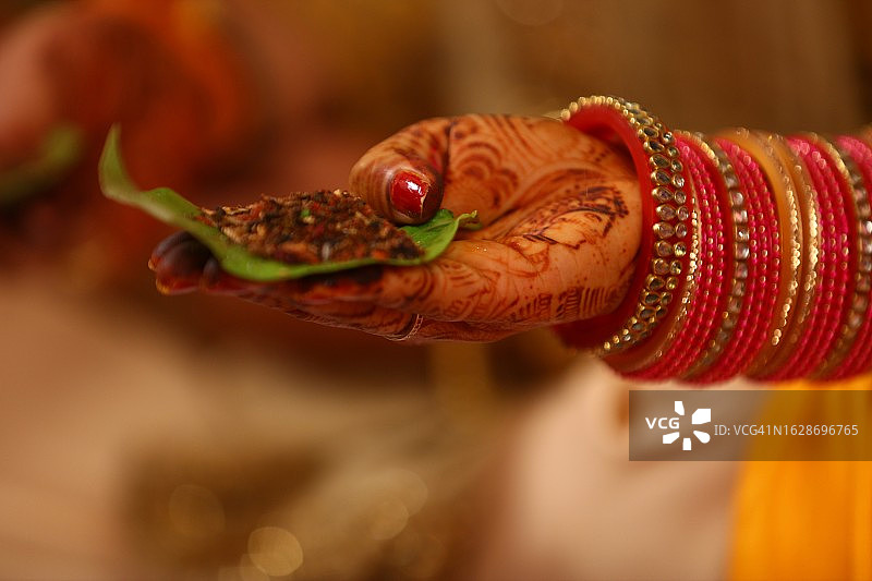 崇拜上帝，印度的婚礼传统图片素材