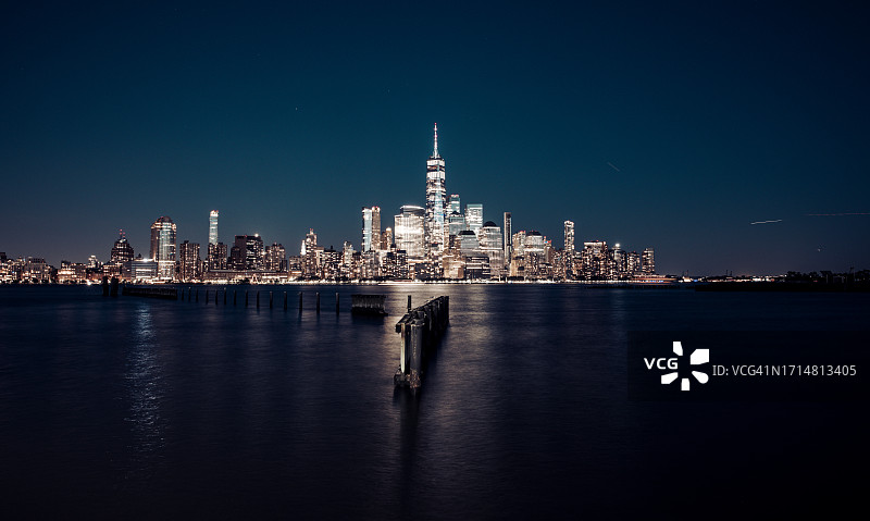 曼哈顿下城的夜景图片素材