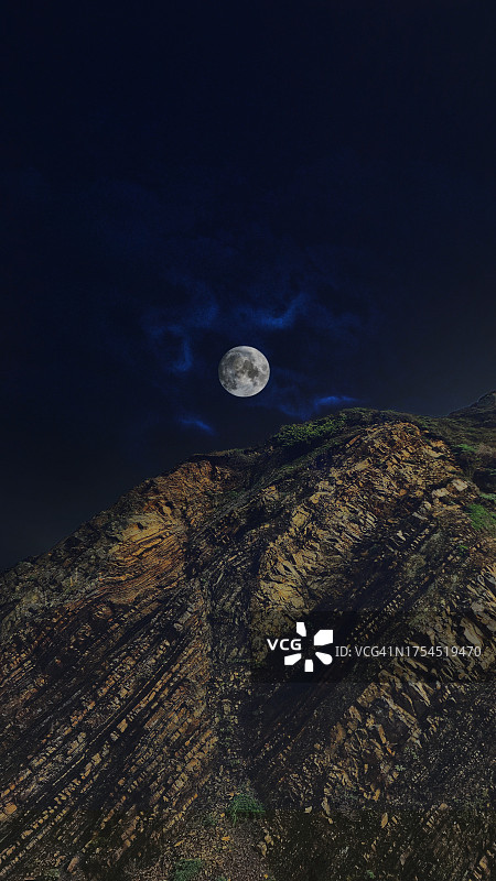 美国加州太平洋岛，夜晚月亮对着天空的美景图片素材