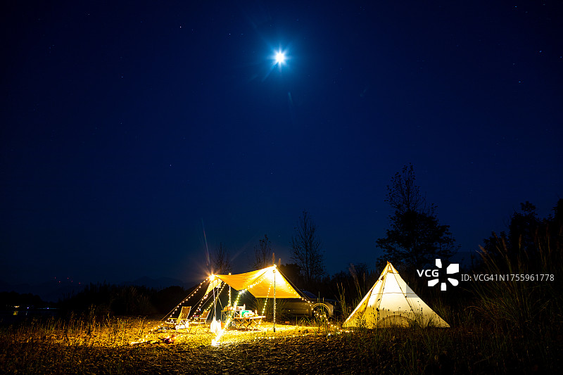 营地，帐篷，灯光图片素材