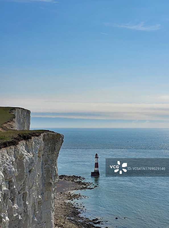 灯塔景观，七姐妹悬崖，海岸线苏塞克斯英国，海滩头伊斯特本图片素材