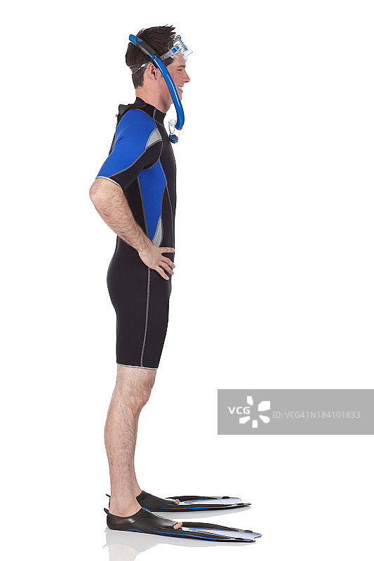 一个戴着潜水装备的男人的侧面图片素材