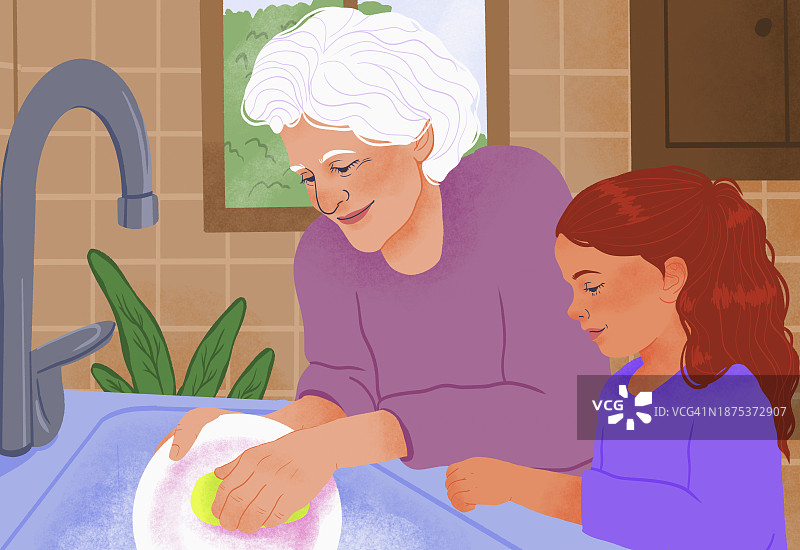 奶奶和孙女一起在厨房的水槽洗碗图片素材