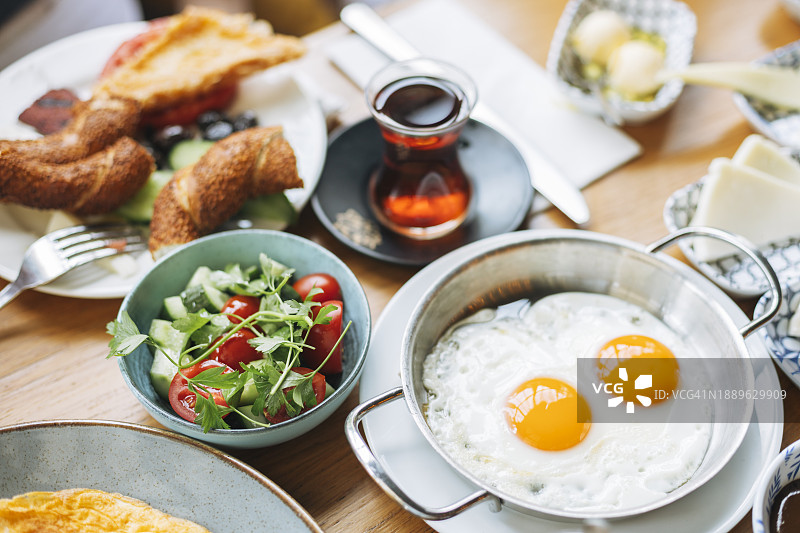 典型的土耳其餐厅早午餐图片素材
