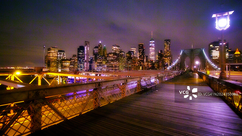 夜晚的布鲁克林大桥图片素材