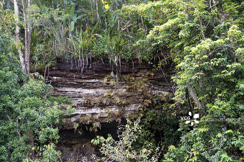 沿着特朗贝塔斯河的岩层，巴西帕拉州，南美洲图片素材
