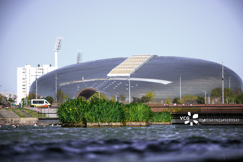 桑坦德体育宫是一座现代化的不锈钢体育场图片素材